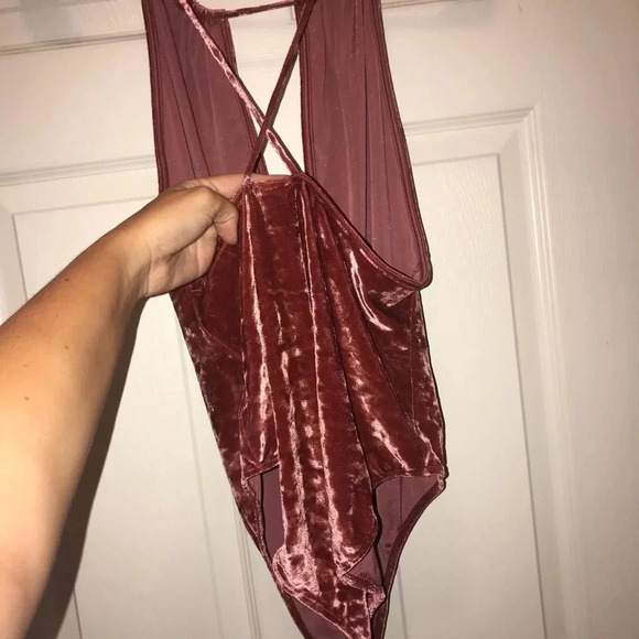 🌟Velvet Bodysuit - Picture 4 of 6